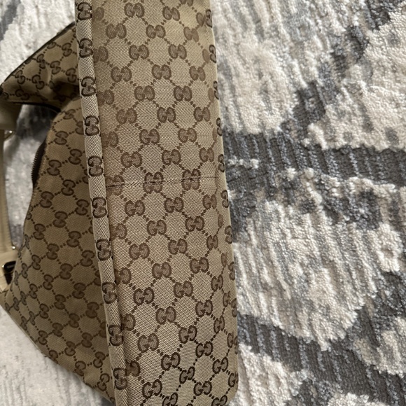 Gucci  Monogram Horsebit Hobo Medium Bag - Picture 2 of 10